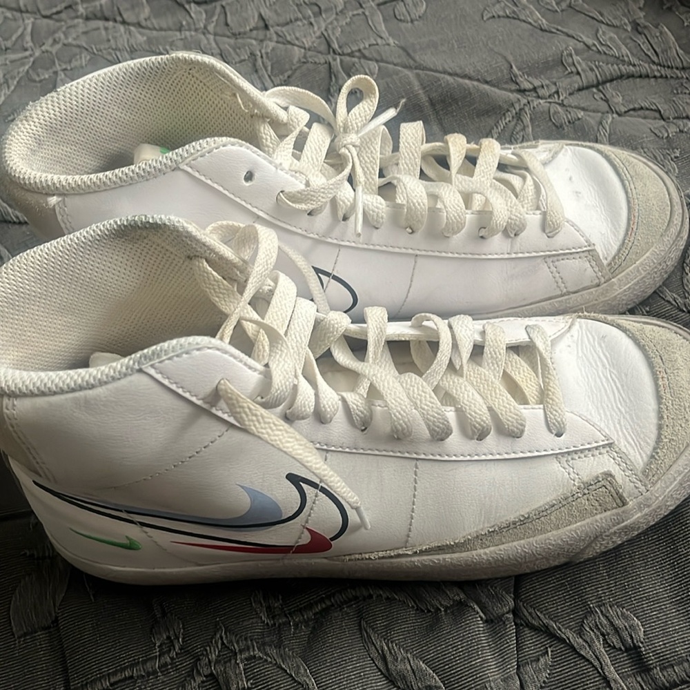 White Nike Blazers Size- 6.5Y